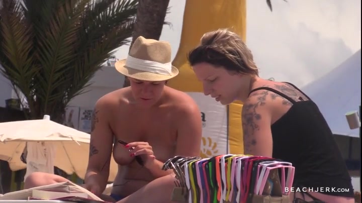 Lucky Lesbians - BeachJerk