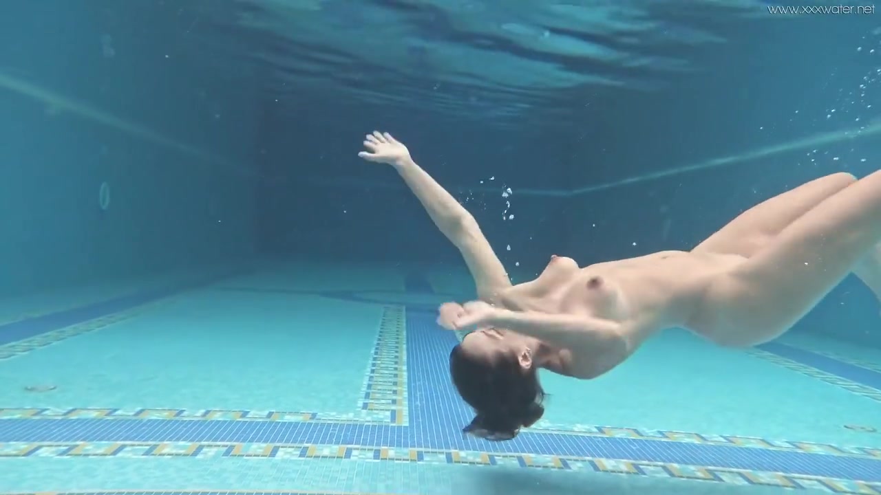 Hot Big Ass Euro Milf Sazan Underwater Erotics