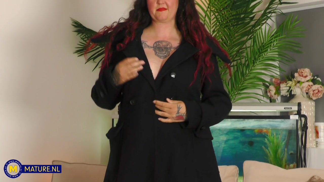 Bec Beauty Is A British Horny Mom That Loves To Get Her Shaved Pussy Wet When She's Alone - MatureNl