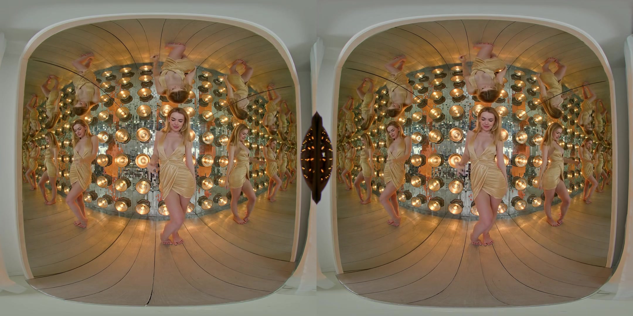 Julia In The Mirror Cube