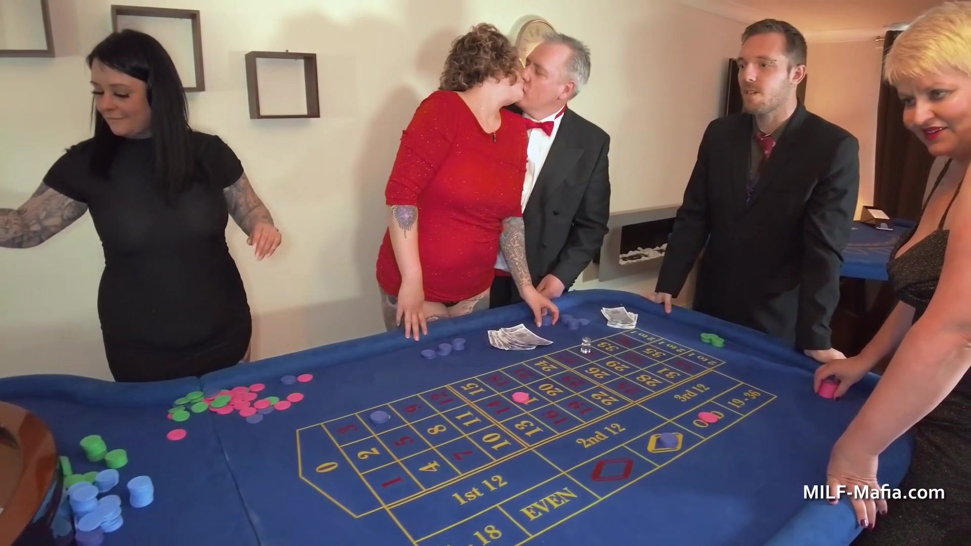 A night at the casino turns into a groupsex party