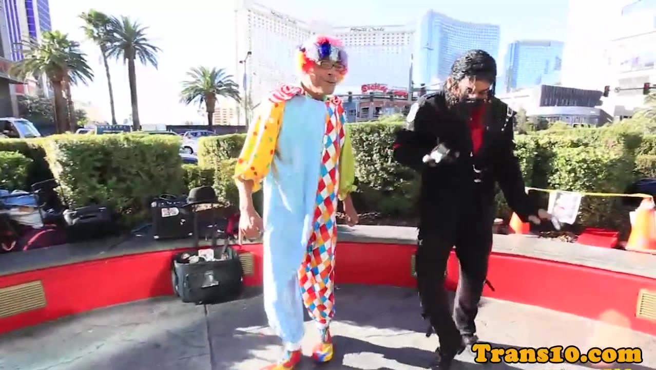 Purplehaired tranny riding on clowns dong