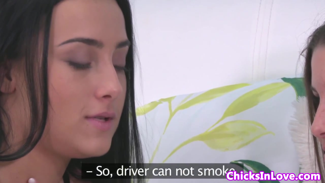 Facesitting les gf explodes with pleasure
