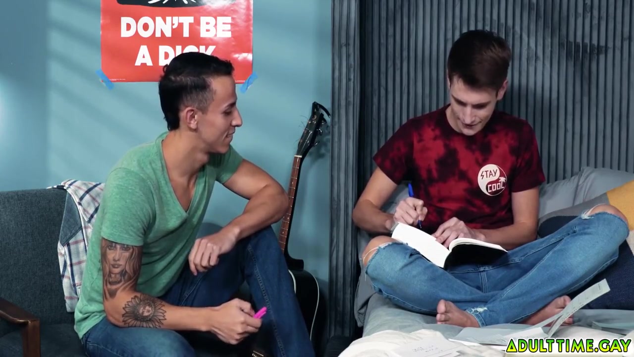 Two Boyfriends And Take A Break For Intimate Sex With Lots Of Kissing And Fucking 6 Min With Gay Porn, Trevor Harris And Des Irez