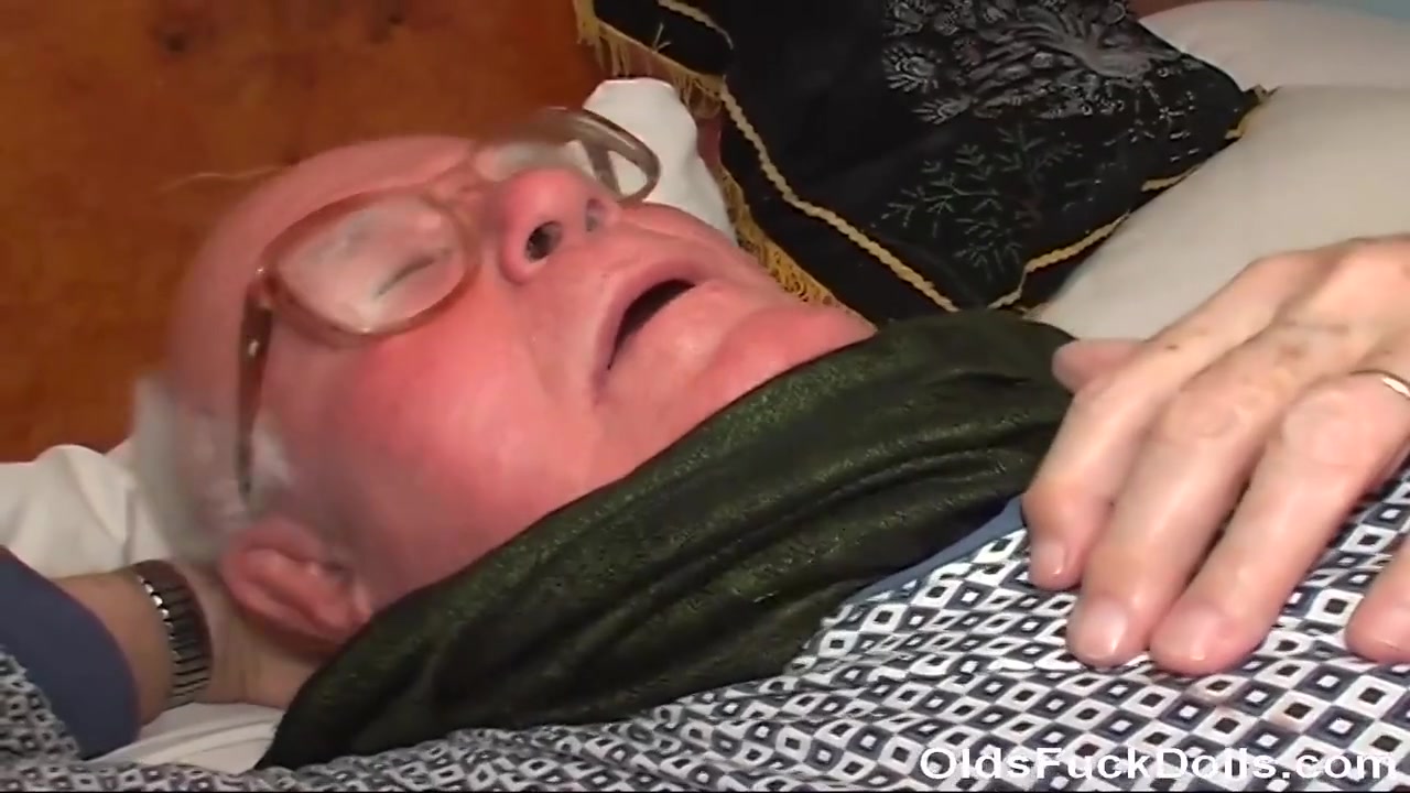 Sarah Star - Grandpa Mireck Fucks Hot Babe