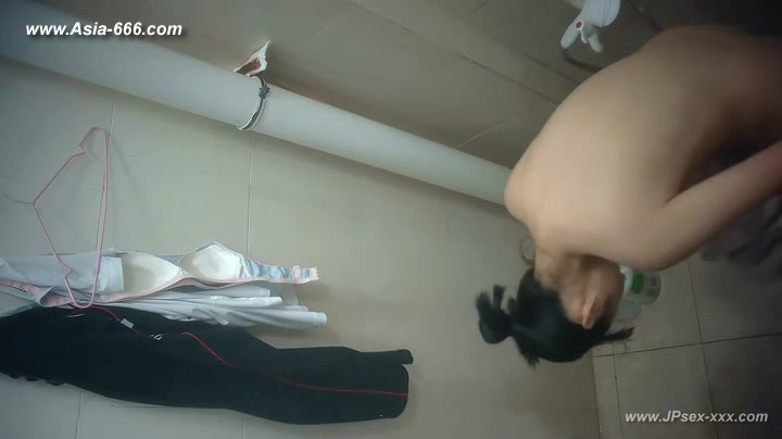 peeping chinese girls bathing.28