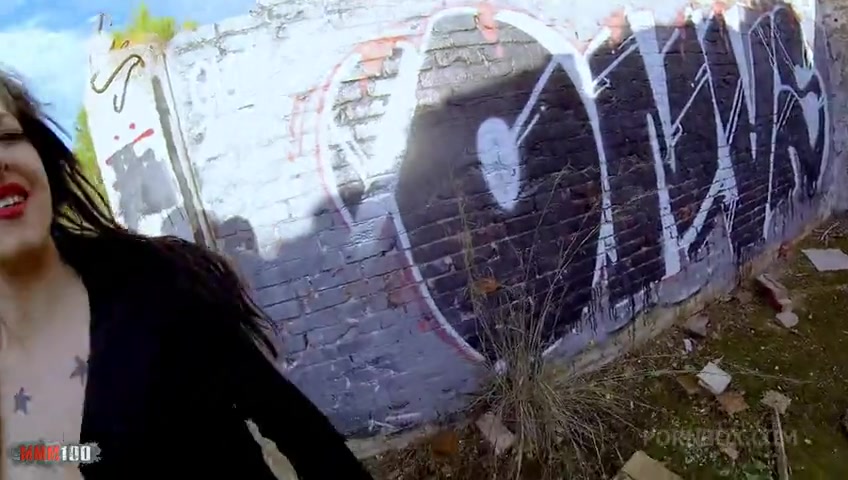 This slut Eva Lange starts to piss in front of me, impossible to resist I fucked her - PissVids
