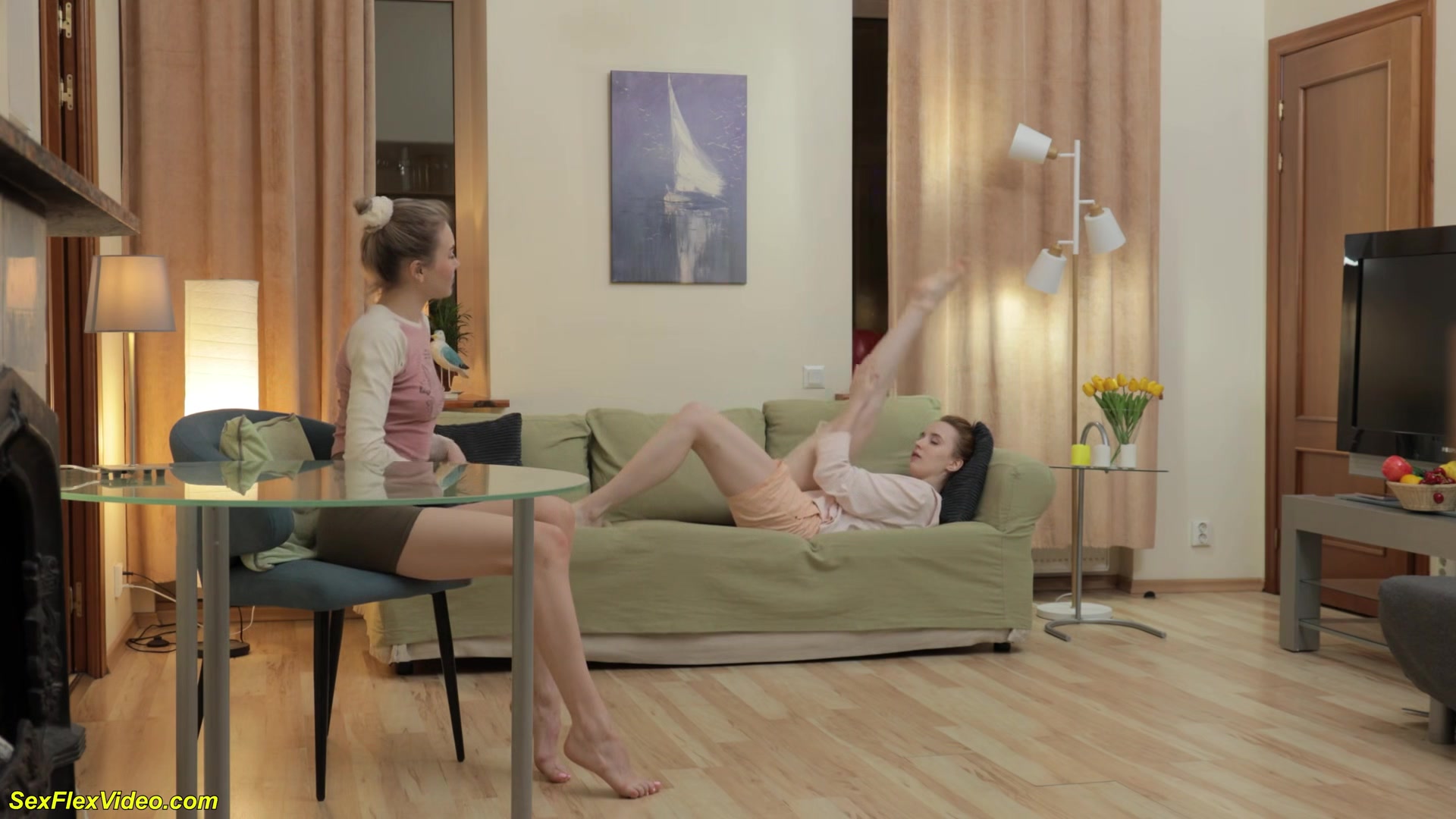 Flexible Lesbian 18 Y.O Teen Gymnastics