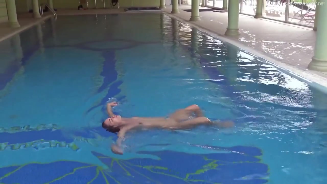 Hot Big Ass Euro Milf Sazan Underwater Erotics