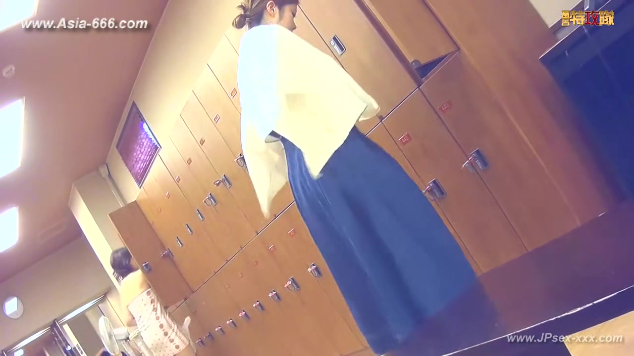 japanese public bathroom changeroom.93