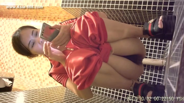 chinese girls go to toilet.118