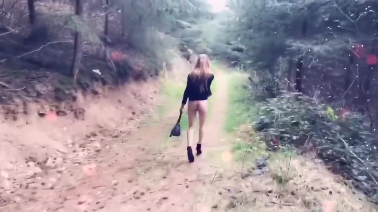 Travesti Exhibe Dans Les Bois