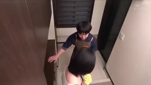 04331,A woman who is fucked and writhes in agony