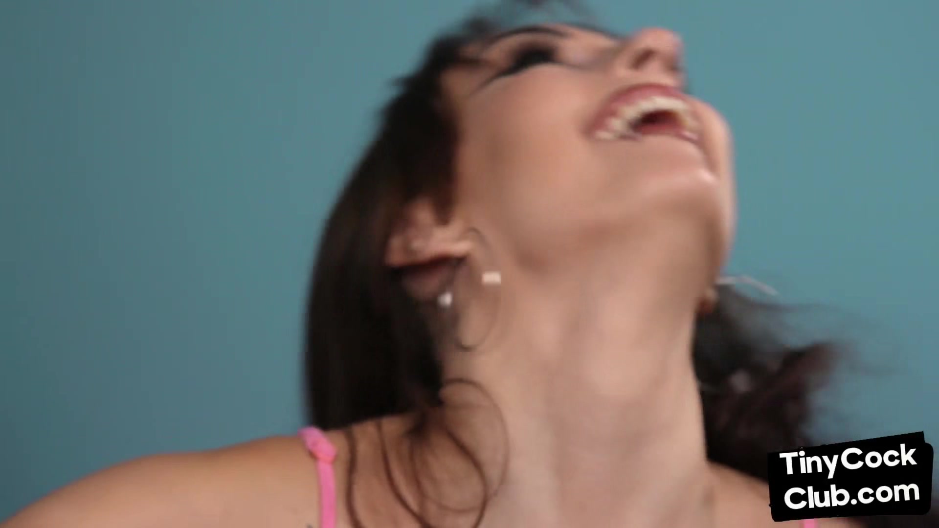 Small cock dude jerked of by busty babe till cumshot