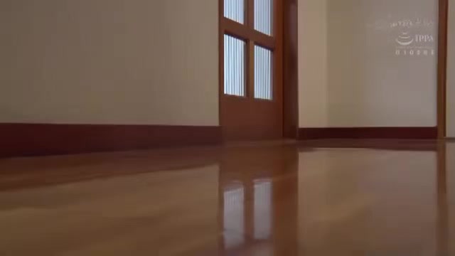 02611,A woman who is fucked and writhes in agony