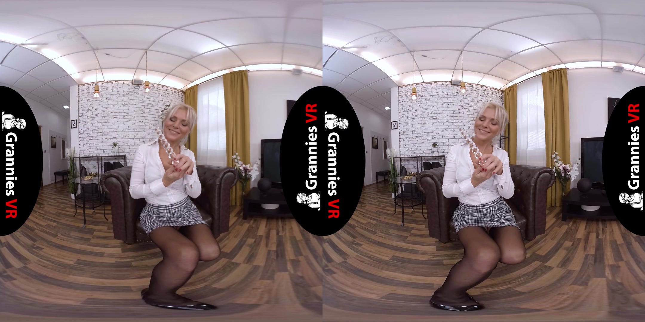 Kathy Anderson - Horny Woman and Her Toy - GranniesVR