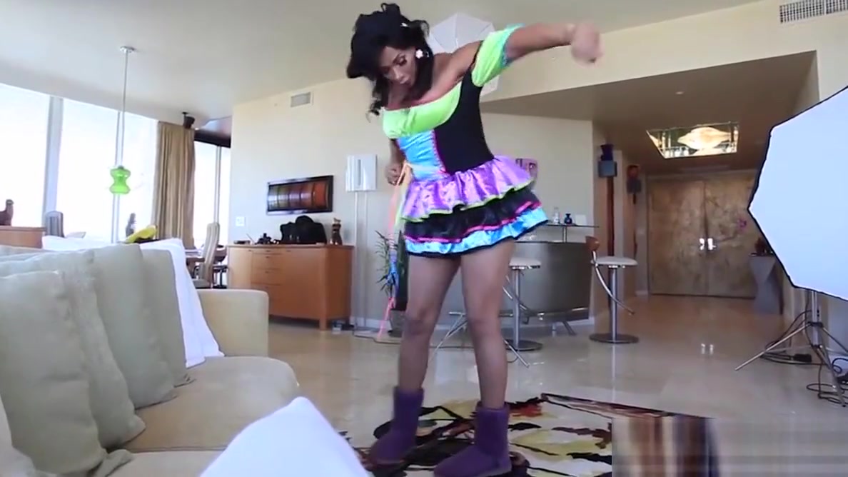 Tranny beauty sucking cock in costume