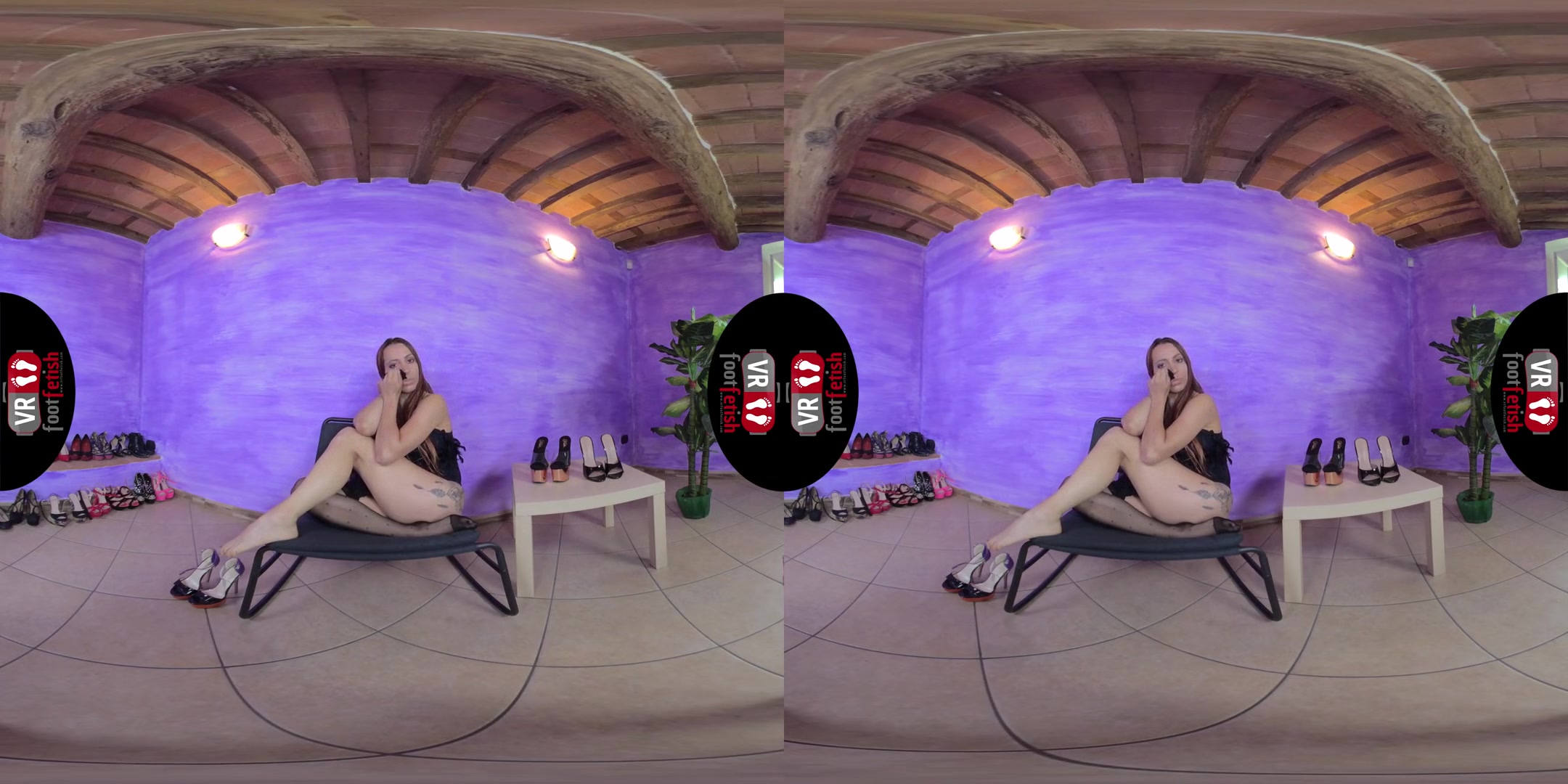 Gorgeous Elettra Takes Off Her Black Pantyhose And Flaunts Her Sexy Feet - Dancer with Incredible Legs Foot Fetish VR