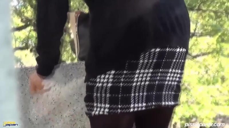 Smooth Ladies Wet The Pavement - PissJapanTV
