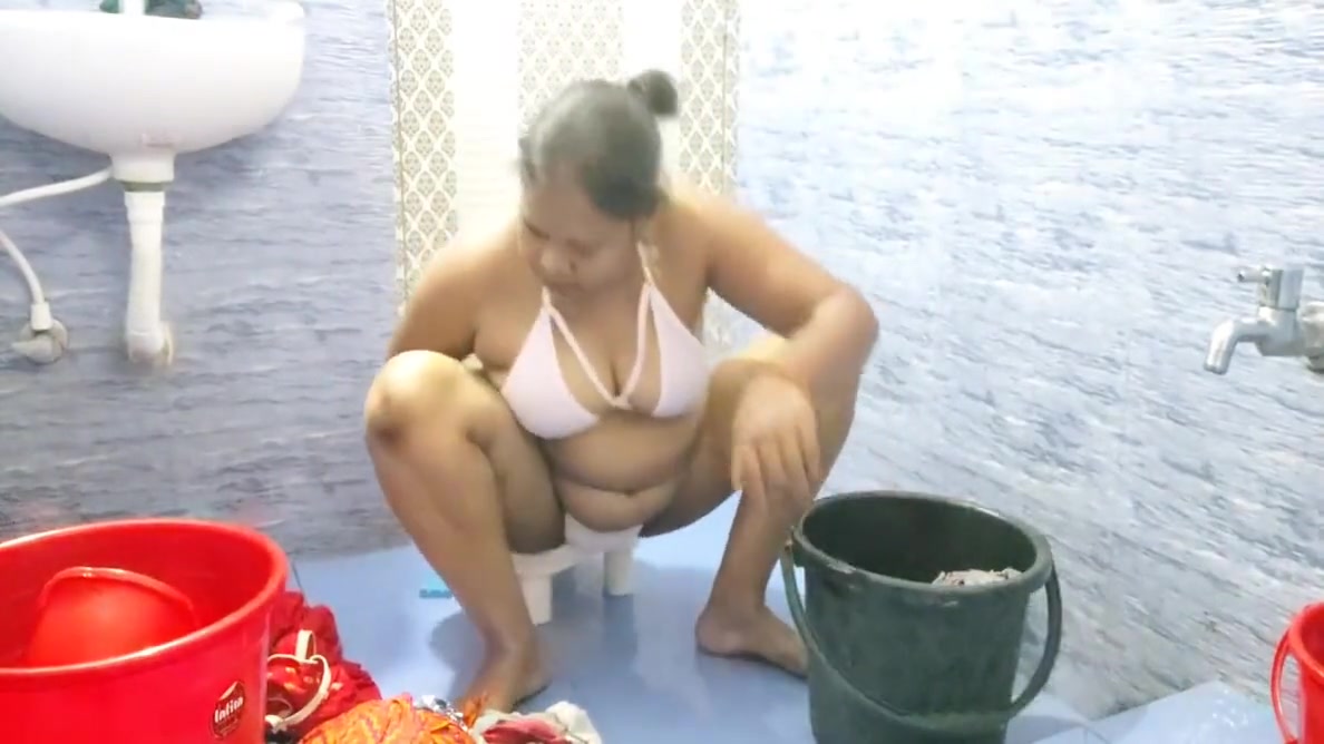 Sexy Lady Cleaning Show