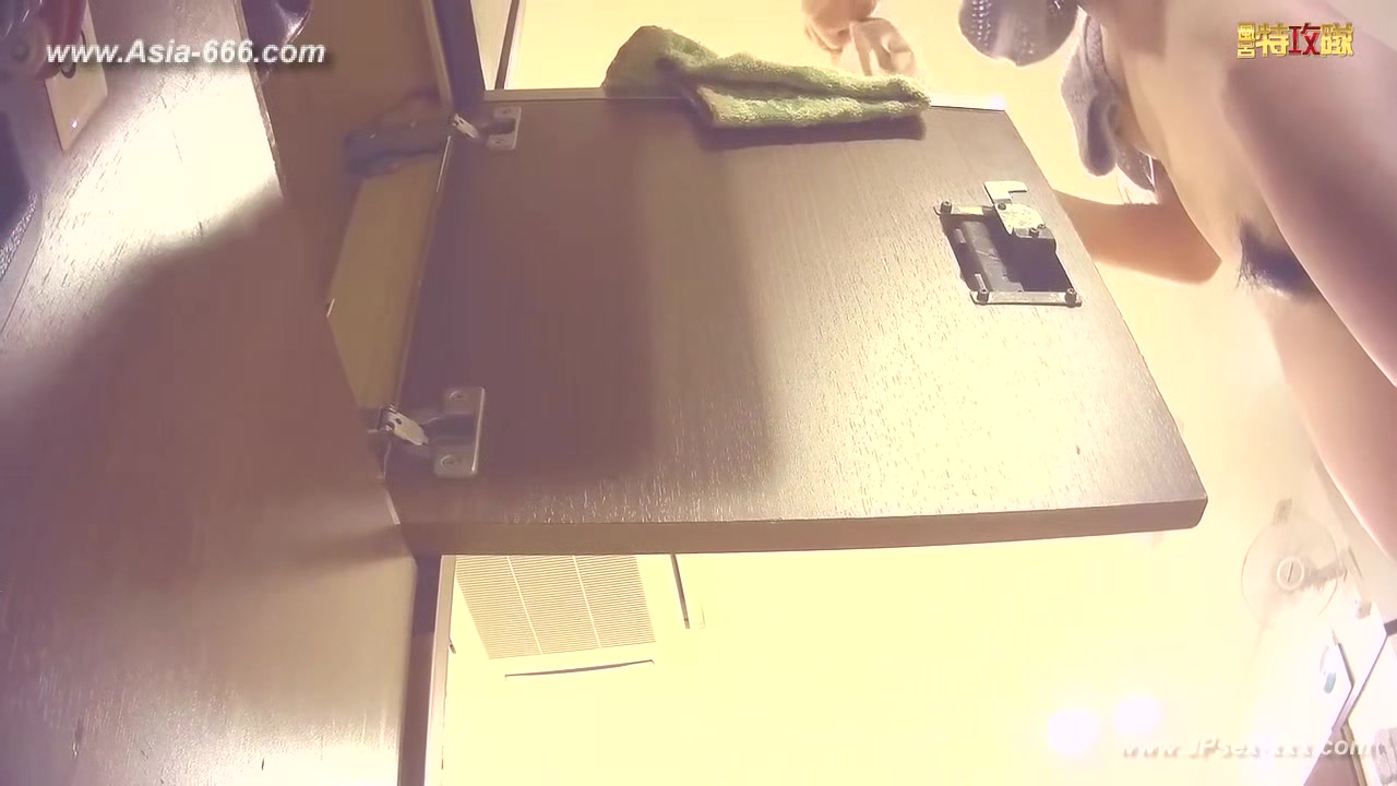 japanese public bathroom changeroom.71