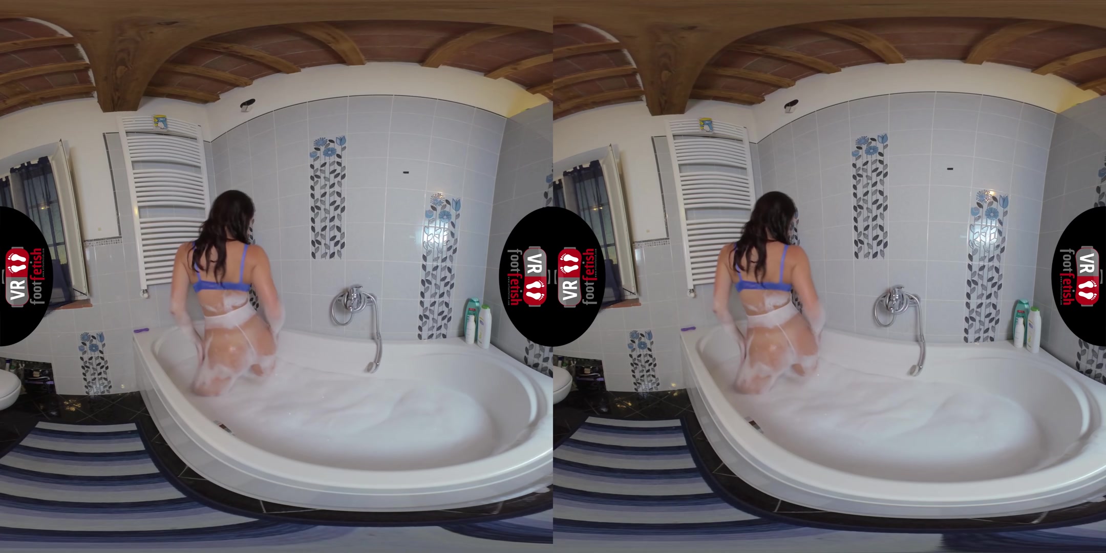 Insanely Sexy Lilian Takes A Bath With Her Nylons On - VRFootFetish