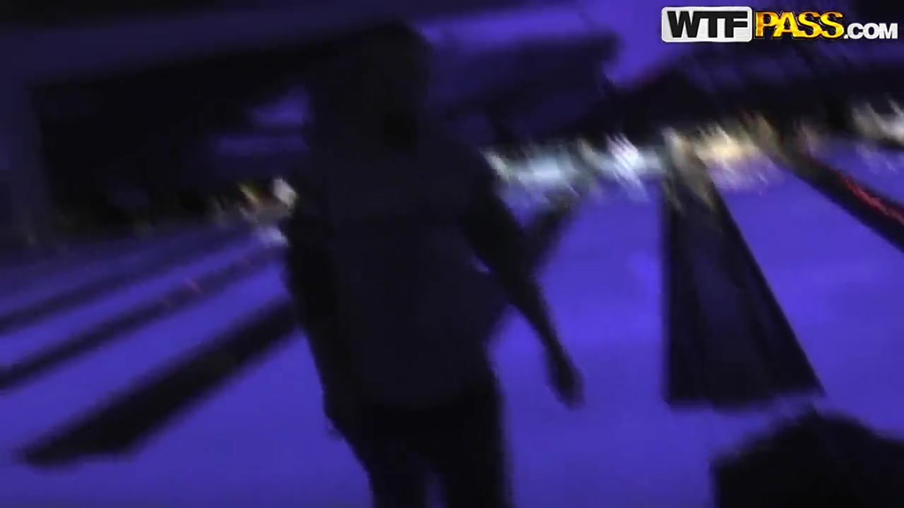 Man tries to seduce his GF to screw on camera