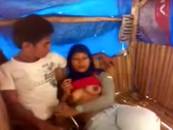 Indian video of a girl giving blowjob