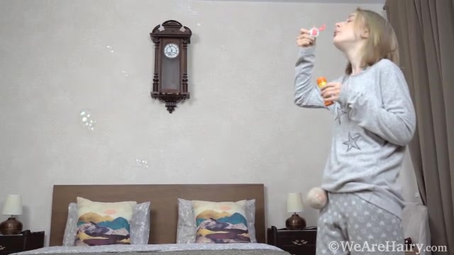 Anny Blows Bubbles And Masturbates In Bed