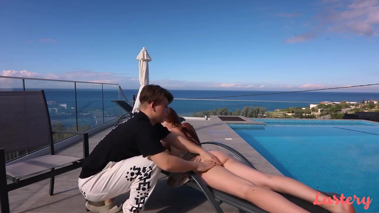 Bella & Johny - Suns Out Buns Out