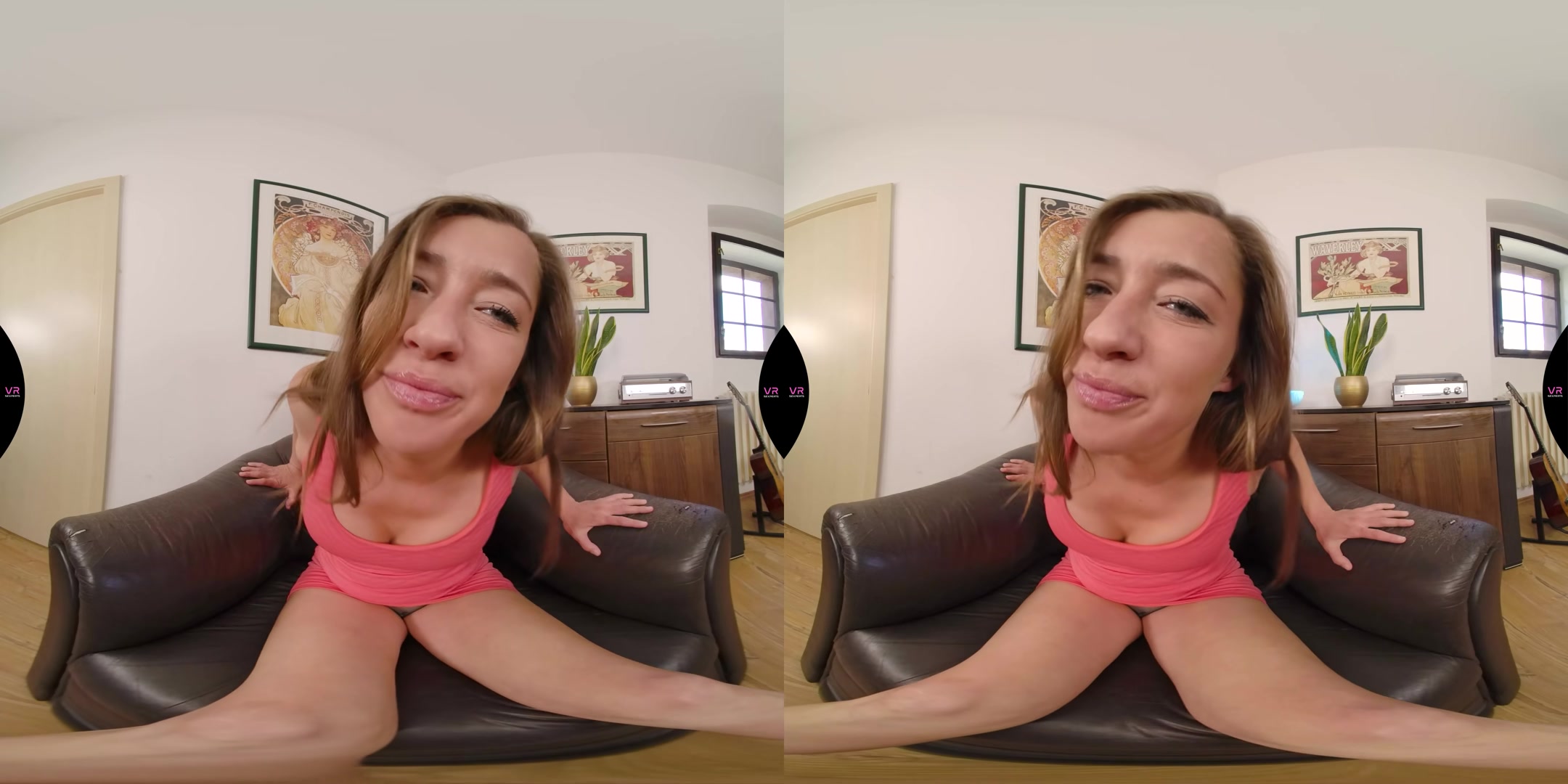 Elisa Tiger Orgasm On The Sofa - VRSexperts