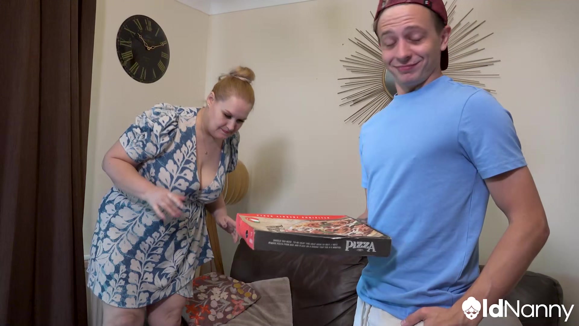 MILF Becky Gives The Pizza Guy A Steamy Payment - AGEDLOVE