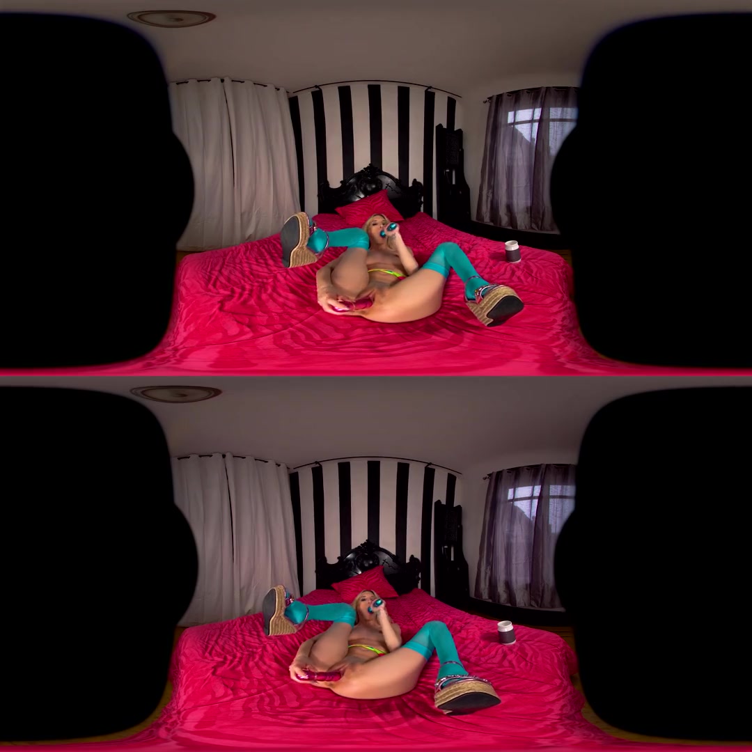 Piper Perri in The Biggest Cock! - HoloGirlsVR