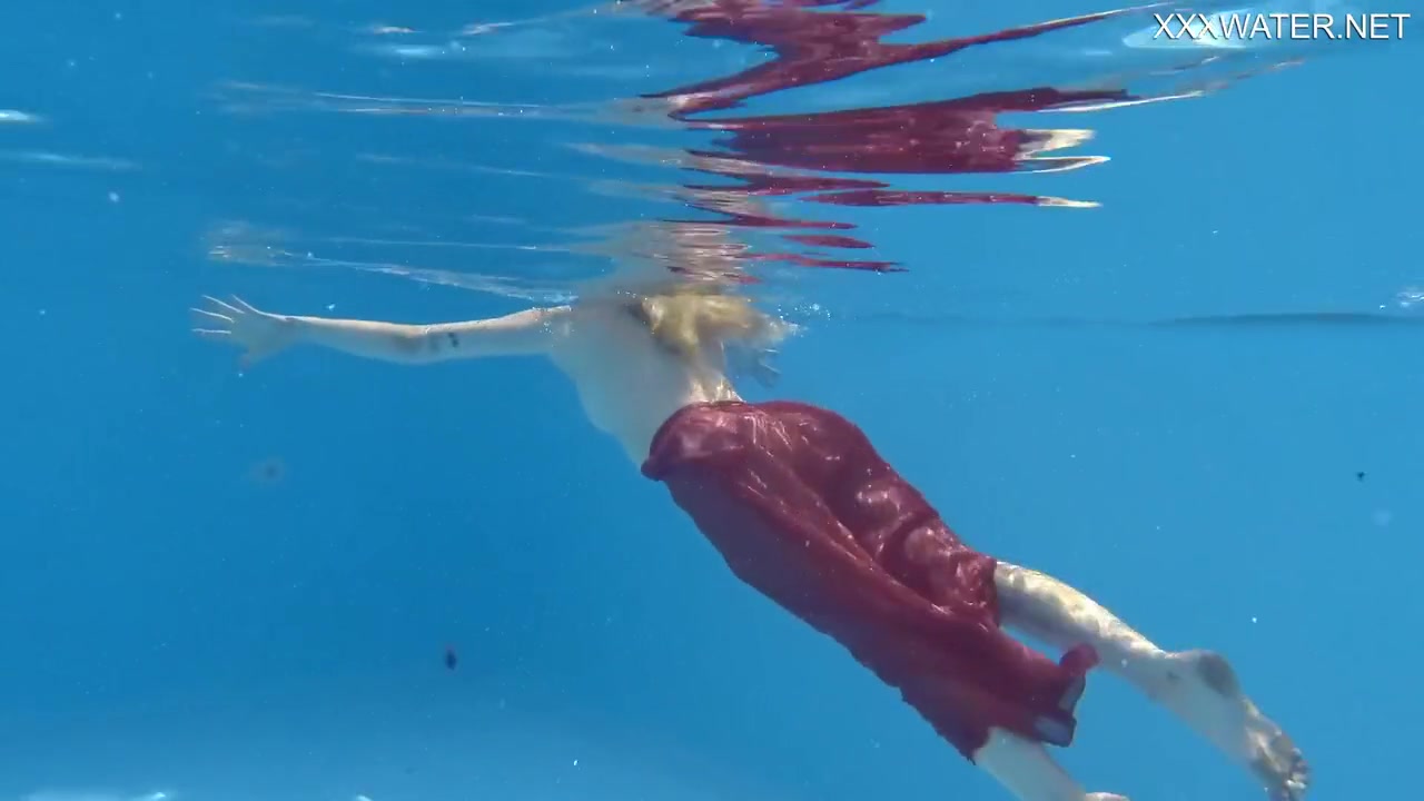 Mimi Cica - Swimming Pool Hot Erotics With Dressed Up
