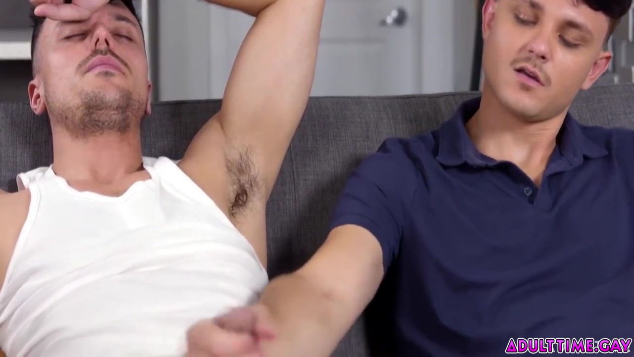 Its Hard Jerking Off With A Broken Wrist. My Friend Not Only Gives Me A Helping Hand, But A Helping Mouth Too! 6 Min - Enzo Muller And Gay Porn