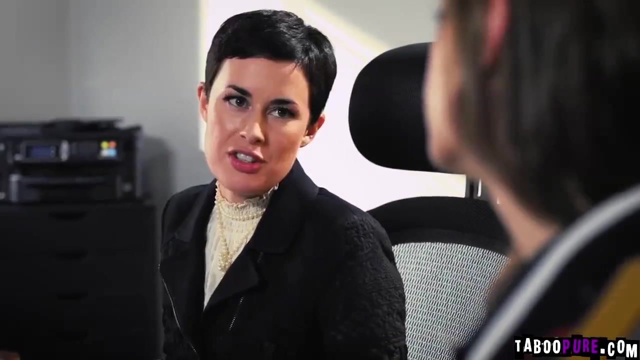 Watches As Her Husband Fucks Her Assistant With Olive Glass