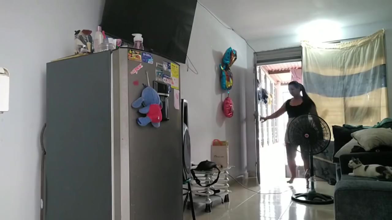 Acudo A Vecina Para Que Me Revise La Nevera Y Termina Revisandome El Culo