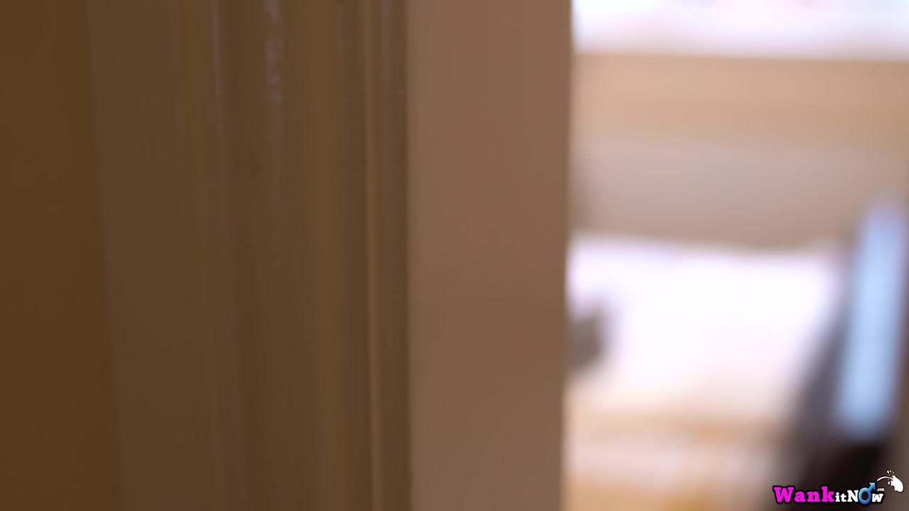 Eva Rae - Sneak And Peek - Sexy Videos - WankitNow