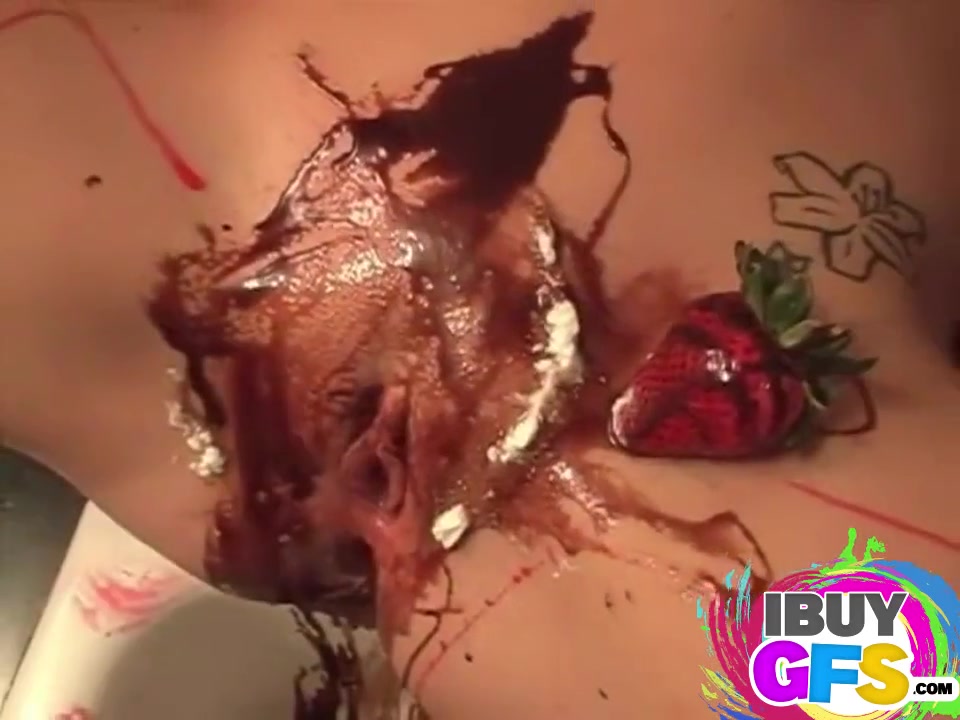 Jamie Spice With Lesbian Friend Licking Pussy With Cream And Straberry