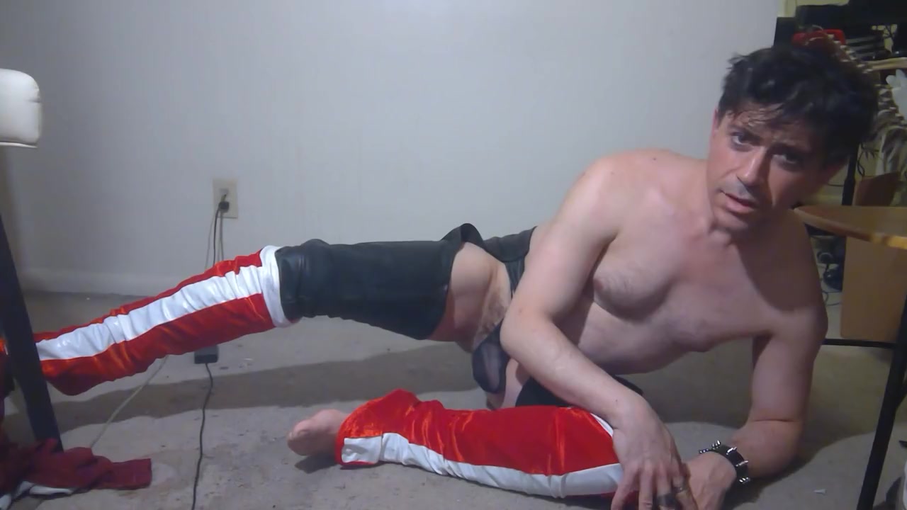 The Striptease To Cum Maolo Top Show!!!!