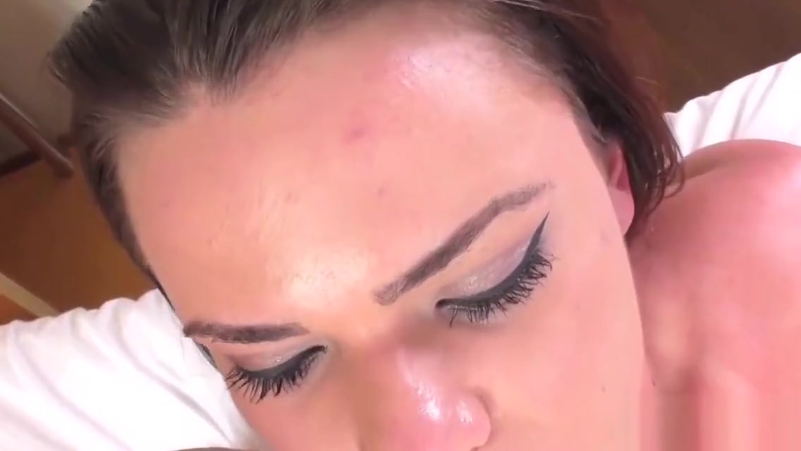 Tgirl babe gets cumshot