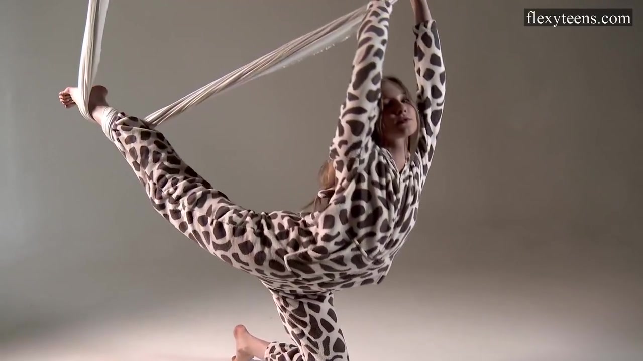 Super Flexible Young Babe - Sofia Zhiraf