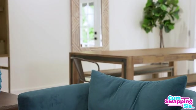 I Can See Your Pussy Lips In Those Leggings - S1:E9 - Cumswappingsis