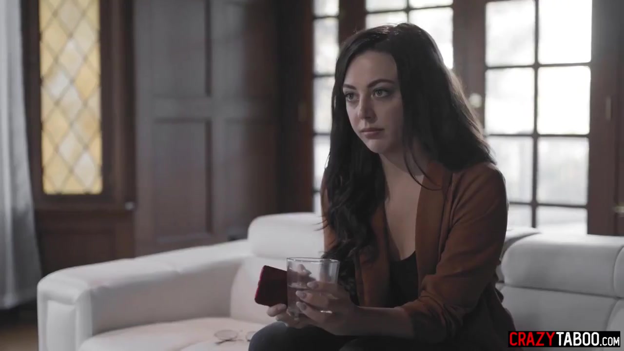 teen 18+ Reporter Gets Close To A Psychopath And Gets Finge