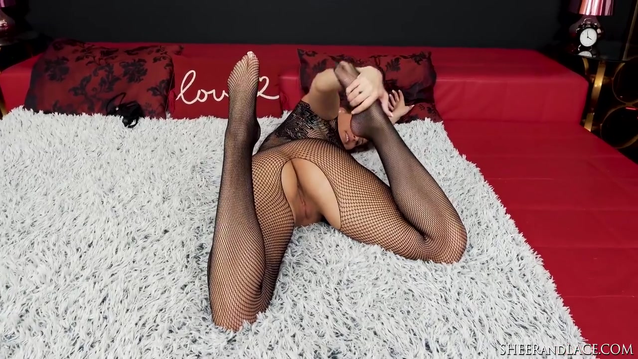 Lady Lyne - Busty Belgian Babe Big Tits In Fishnets