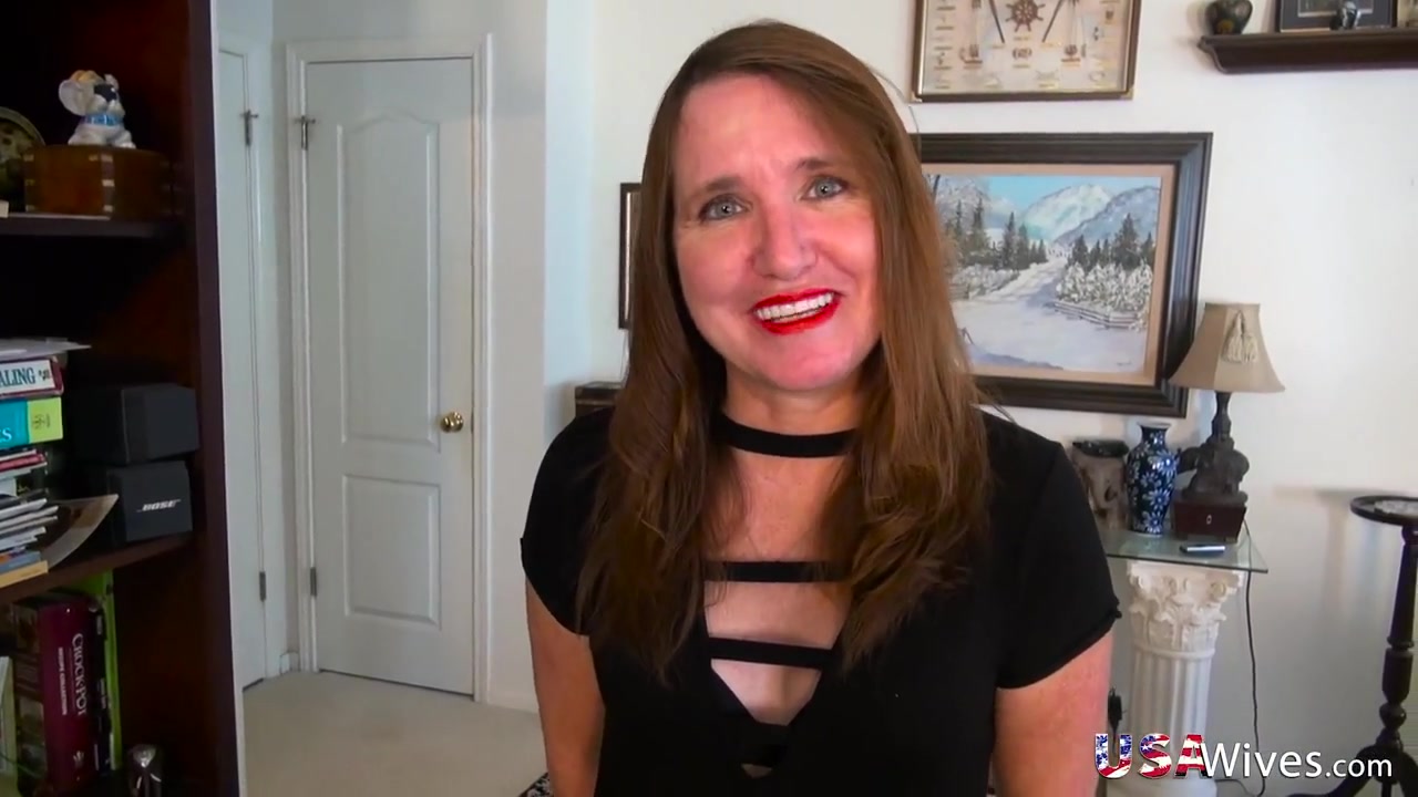 USAwives Hot mature lady Lisal stripping down
