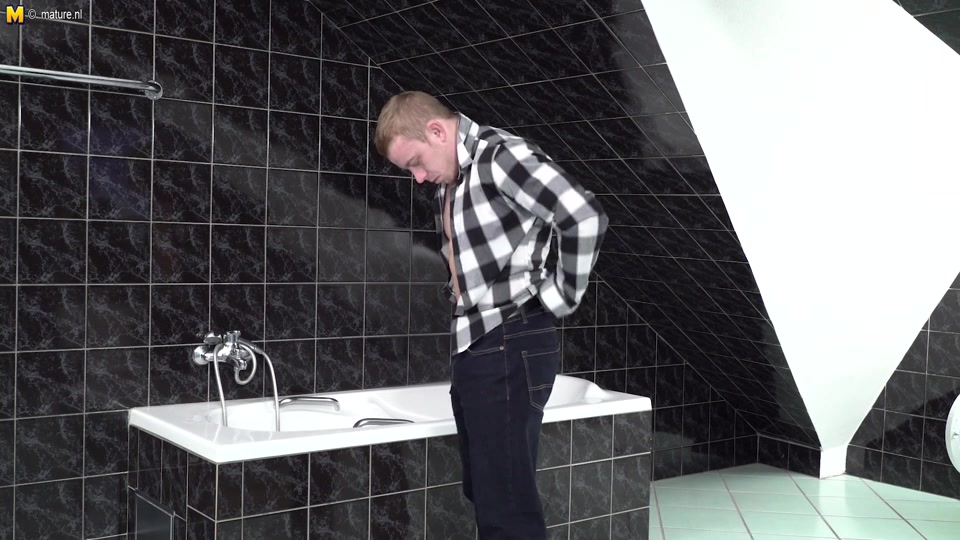 Naughty Mature Lady Catching A Toy Boy In The Bathroom - MatureNL