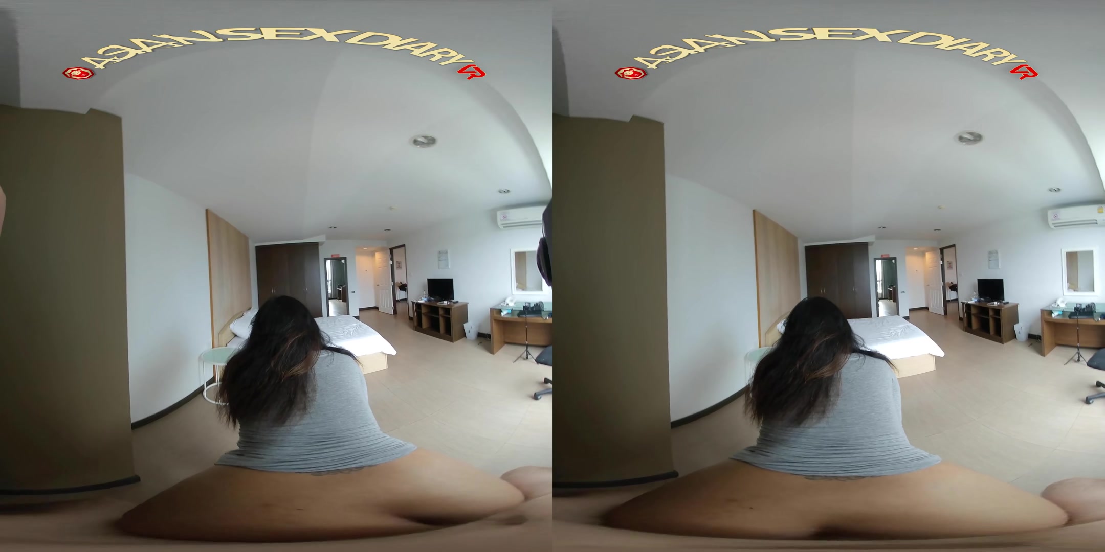 Meeting Thai MILF in Bangkok Mall - AsiansexdiaryVR