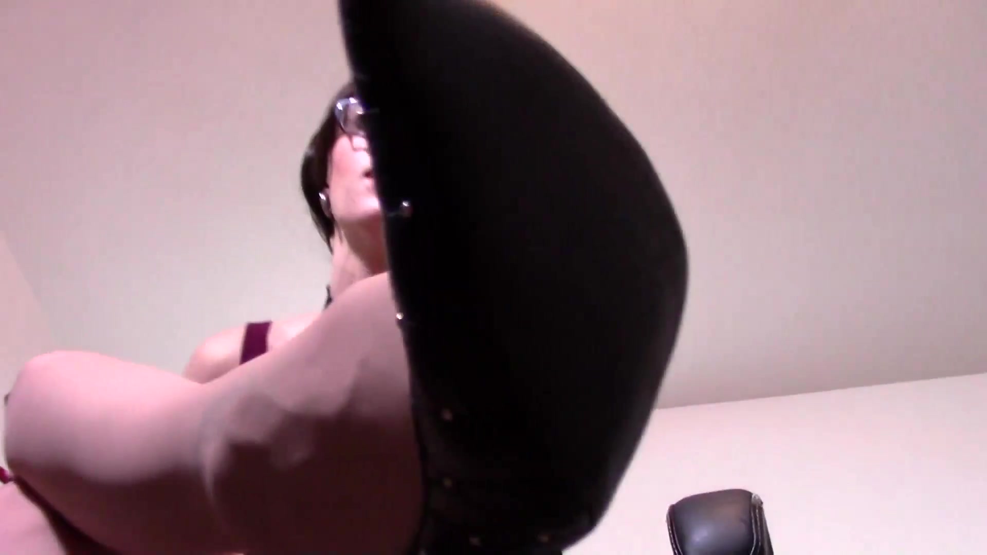 Sablique's Stocking Foot Domination