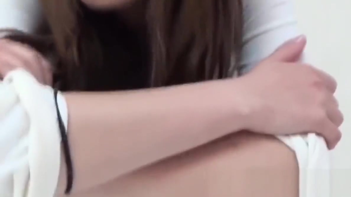 Young Japanese vixen soaking her panties up with pee